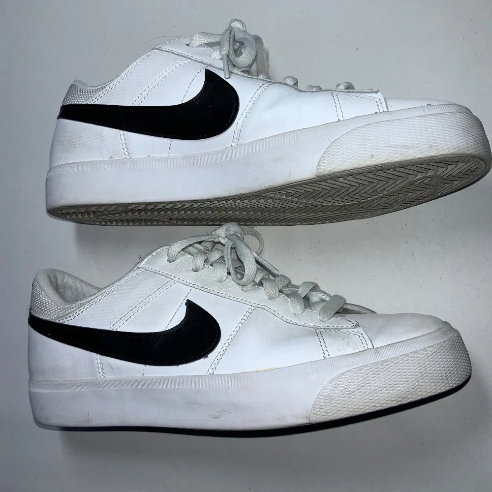 Nike Mens Match Supreme 631656-101 White leather Sneakers Sz 8 unisex